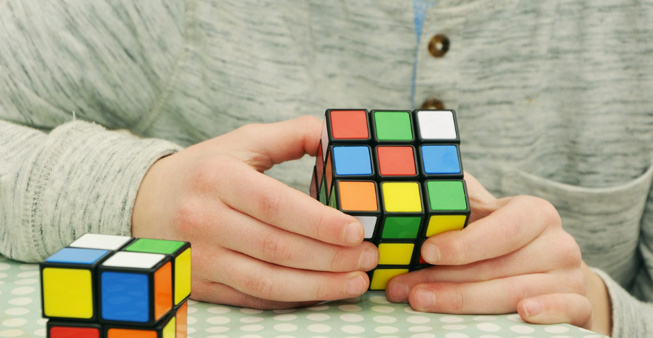 🧩 “Rubik’s Cube Mastery: Solve in Style!”